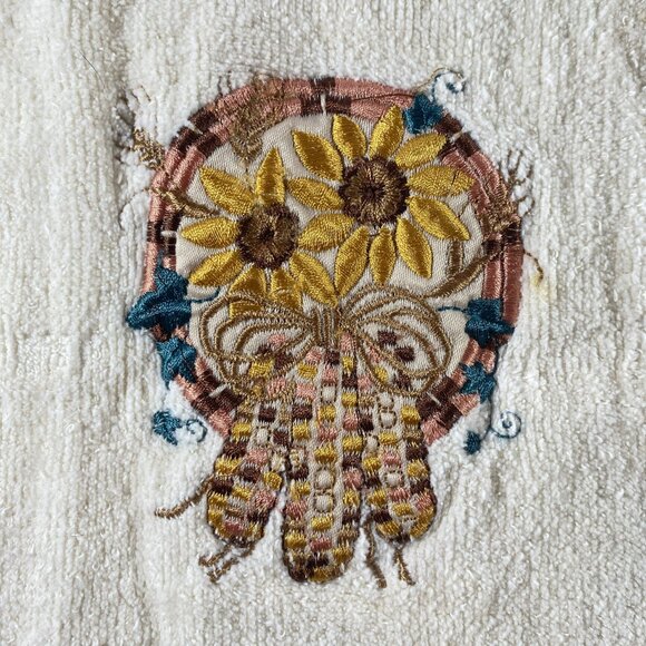 VTG (?) Embroidered Hand Towels/Wash Cloths 3 Lot Scarecrows (2) & Fall Wreath - Picture 13 of 15